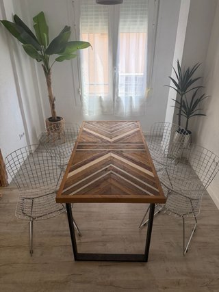 Mesa de Comedor con Diseño Geométrico