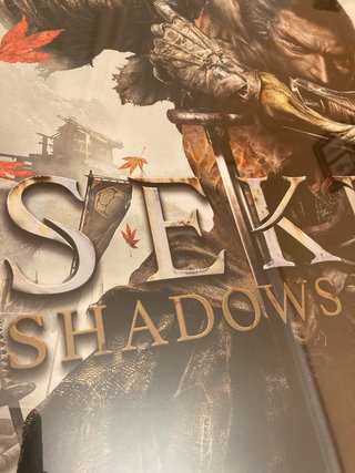 Póster promocional Sekiro enmarcado profesional