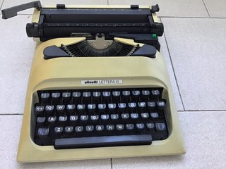 Máquina de escribir Olivetti Lettera 10