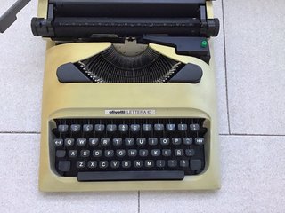 Máquina de escribir Olivetti Lettera 10