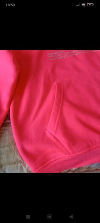 Sudadera rosa con pedrería 'Your Culture'