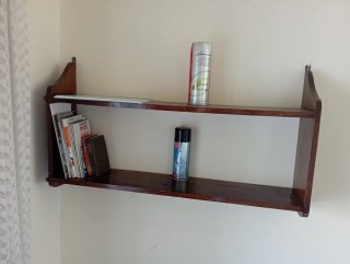 Estantería de pared de madera