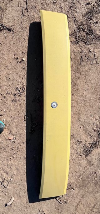 Capó Mercedes Benz MB Amarillo