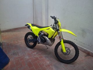 Husqvarna Enduro Amarilla