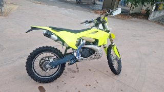 Husqvarna Enduro Amarilla
