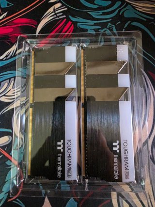 Memorias RAM DDR4 Thermaltake 16gb 4400MHz