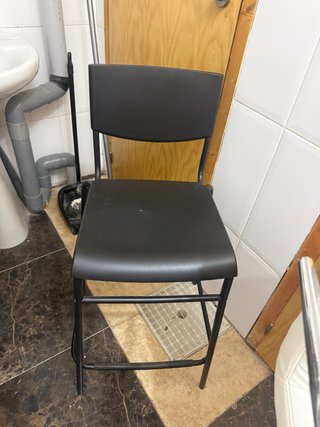 Silla negra moderna