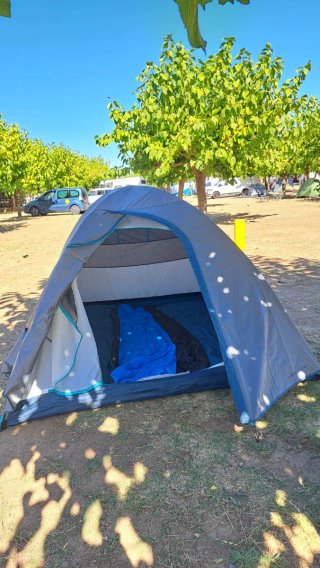 Tienda de Campaña Decathlon 3p + 2 sacos de dormir