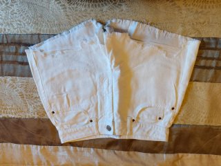 Pantalón corto blanco vaquero desgastado