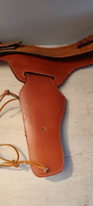 Cartuchera de piel con cinturón
