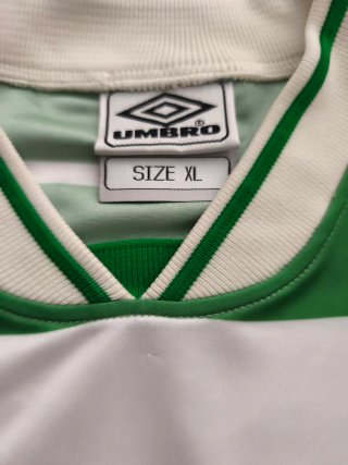 Camiseta Umbro rayas verde y blanca Talla XL