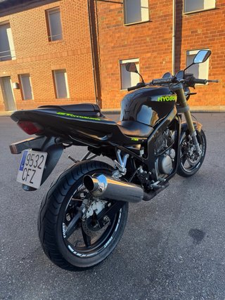Hyosung Comet GT250 Naked