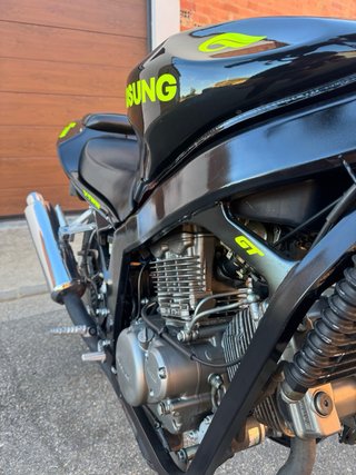 Hyosung Comet GT250 Naked