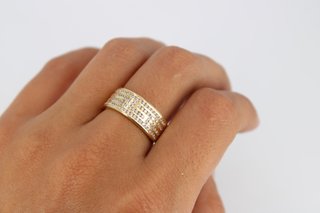 Anillo Oro 18K con Piedras Blancas
