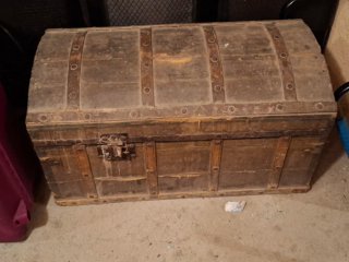 Baúl Antiguo de Madera