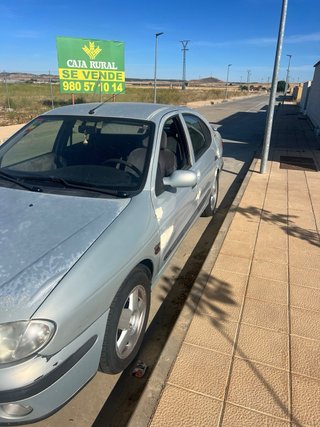 Renault Megane 2000 itv hasta agosto de 2027