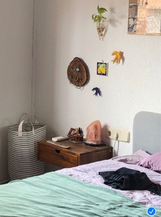 Mesita de noche de madera con almacenaje