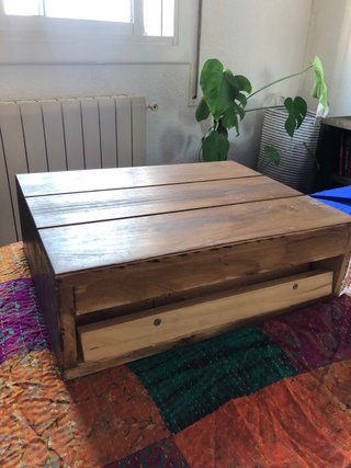 Mesita de noche de madera con almacenaje