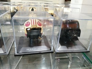 Colección 15 Cascos Star Wars con Vitrinas