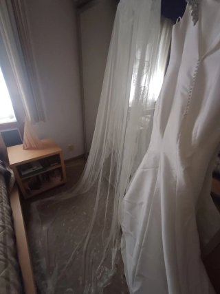 Vestido de novia con velo