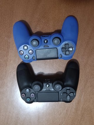 PS4 Slim (PlayStation 4) con 2 controller