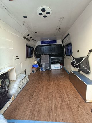 Furgoneta Ford Transit 2010 aislada