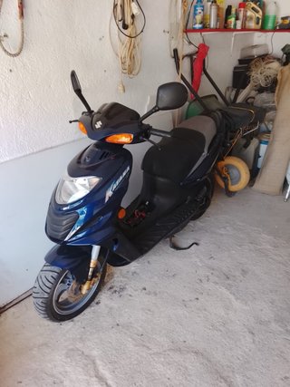 Suzuki Katana Azul Scooter