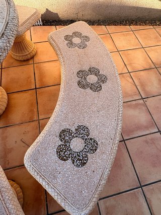 Mesa y Bancos de Piedra