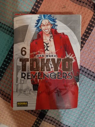 Libros Tokyo revengers y Los Compas