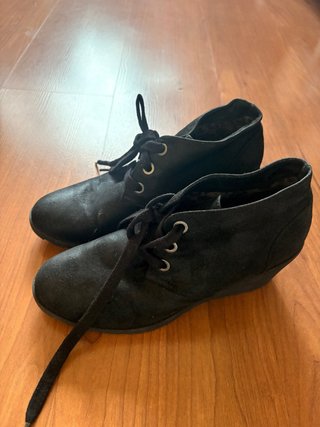 Botines negros con cordones