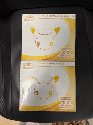 ETB Entrenador Élite Pokémon 30 Aniversario ESP
