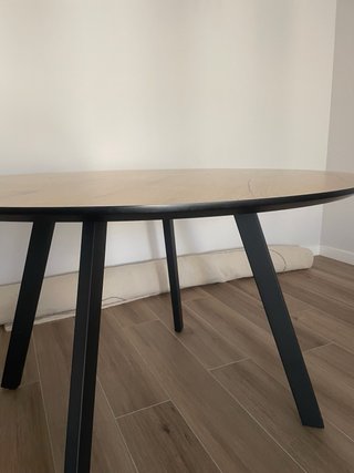 Mesa de comedor de madera