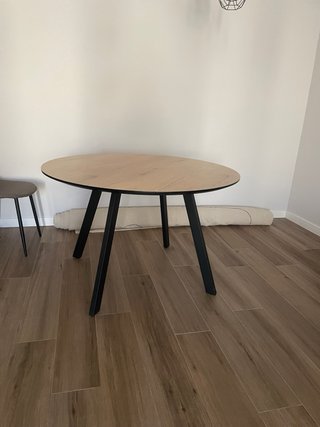 Mesa de comedor de madera