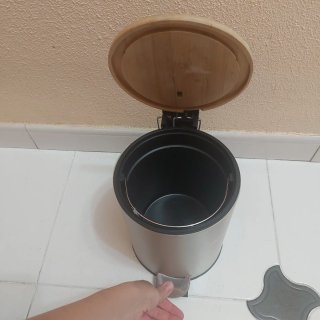 Cubo de basura para baño