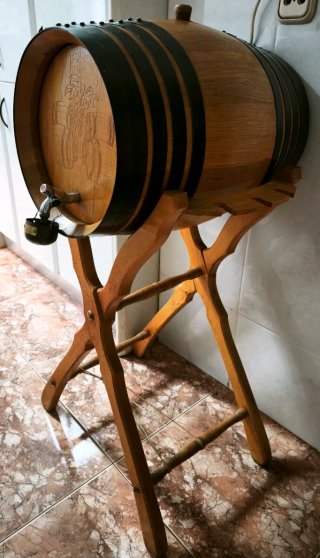 Tonel de vino 32L con pie