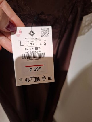 Vestido lencero marrón De Zara,satinado.