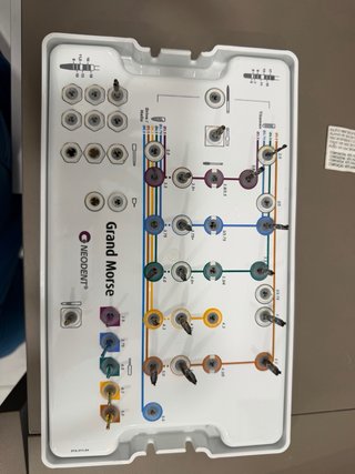 Caja de implantes dentales Neodent Grand Morse