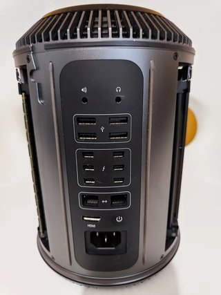 Mac Pro 2013 6.1 (32GB RAM / D500)
