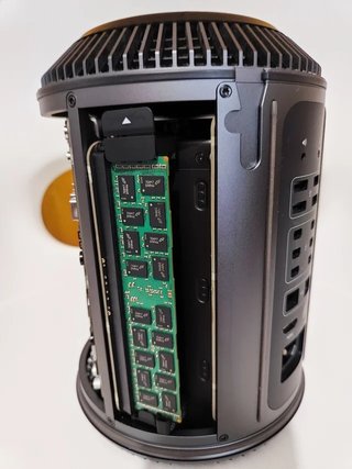 Mac Pro 2013 6.1 (32GB RAM / D500)
