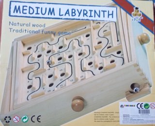 Laberinto de madera natural