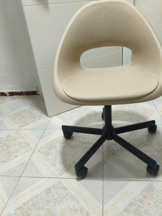 Silla de escritorio beige