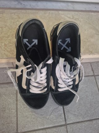 Scarpe Off-White nere e bianche