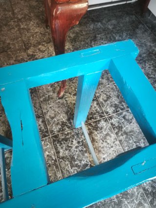 Cantarera de madera azul