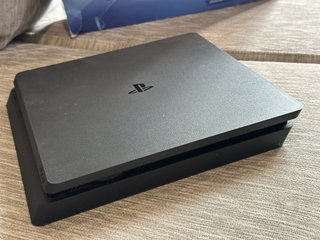 PS4 Slim 500GB + mando + caja original