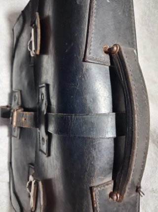 Antigua bolsa de cuero