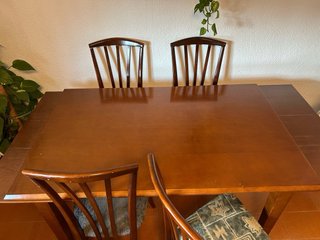 Mesa de madera extensible con 6 sillas