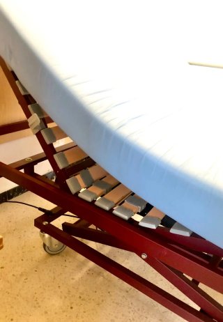 Cama Articulada con Ruedas