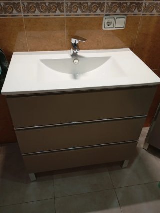 Conjunto baño mueble, espejo, aplique y columna