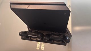 PS4 Slim 1TB + 2 Controller + 9 Giochi + Base