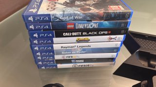 PS4 Slim 1TB + 2 Controller + 9 Giochi + Base